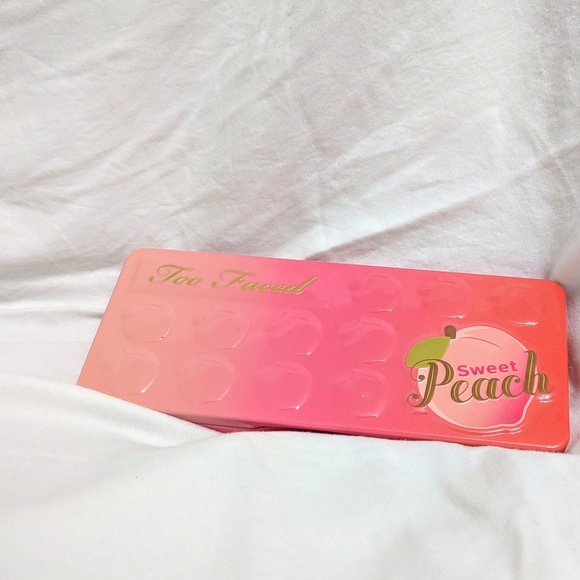 Too Faced Sweet Peach Palette - Picture 2 of 2